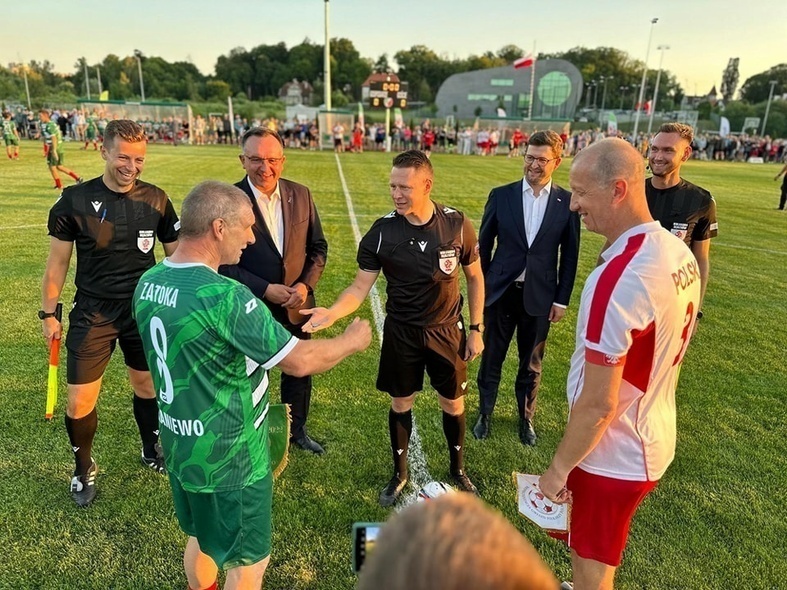 Elbląg, Mecz gwiazd przy sztucznym świetle. Braniewo wita na nowym stadionie Elbląg, Mecz gwiazd przy sztucznym świetle. Braniewo wita na nowym stadionie