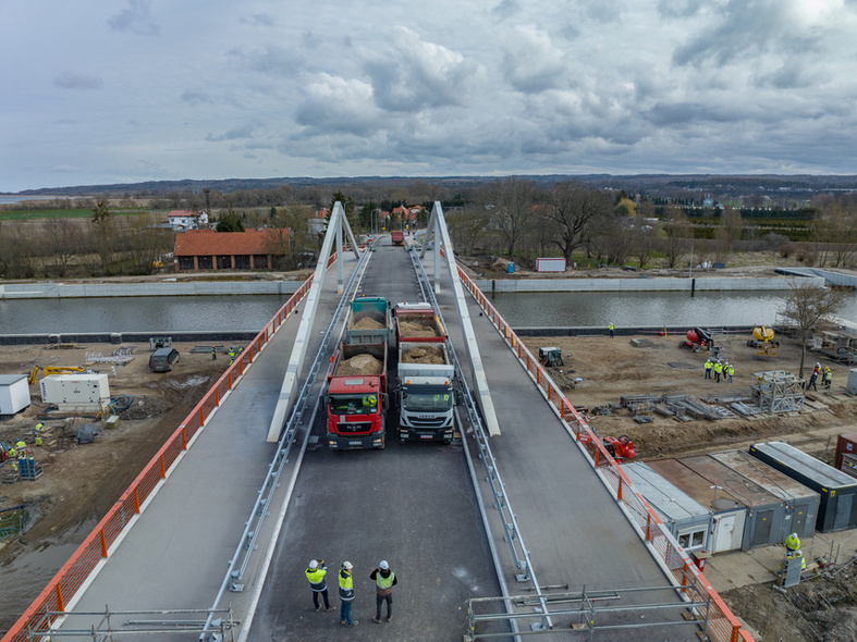 Elbląg, Próby obciążeniowe mostu odbyły się w kwietniu Elbląg, Próby obciążeniowe mostu odbyły się w kwietniu
