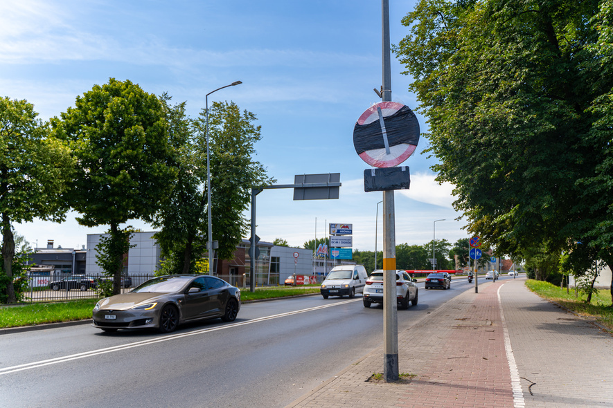 Elbląg, Znaki przed mostem już są zamontowane. Zaczną obowiązywać za kilka tygodni Elbląg, Znaki przed mostem już są zamontowane. Zaczną obowiązywać za kilka tygodni