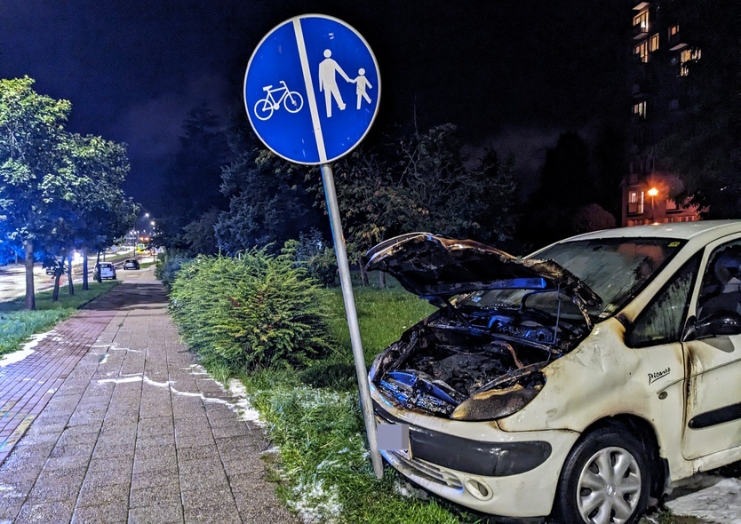 Elbląg, Auto stanęło w płomieniach Elbląg, Auto stanęło w płomieniach