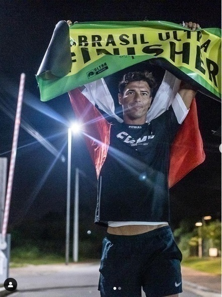 Elbląg, Robert Karaś na mecie w Brazylii (zdjęcie z profilu Roberta Karasia na Instagramie)