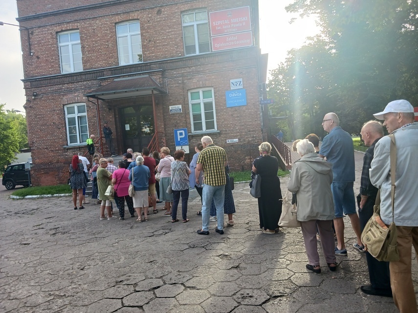 Elbląg, Co miesiąc ta sama kolejka Elbląg, Co miesiąc ta sama kolejka