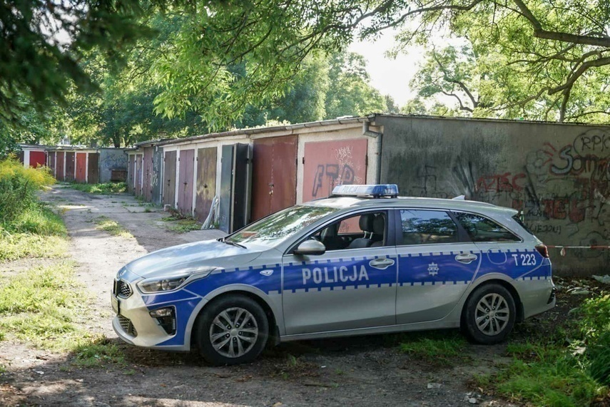 Elbląg, Policjanci przeszukali jeden z garaży przy ul. Niskiej Elbląg, Policjanci przeszukali jeden z garaży przy ul. Niskiej