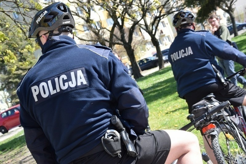 Elbląg, Kaski rowerowe i elbląscy policjanci Elbląg, Kaski rowerowe i elbląscy policjanci