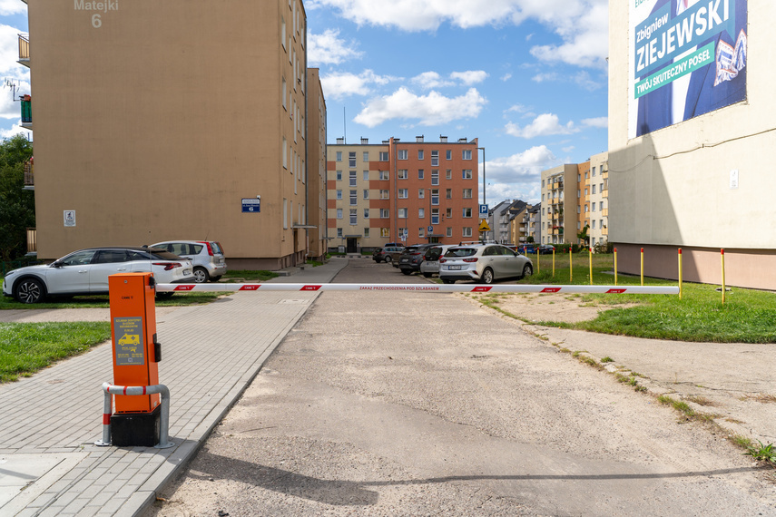 Elbląg, Wjazd pod blok przy ul. Matejki 6 Elbląg, Wjazd pod blok przy ul. Matejki 6