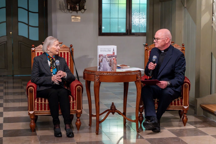 Elbląg, Prof. Maria Lubocka-Hoffmann i ks. dr Andrzej Kilanowski na spotkaniu autorskim twórczyni retrowersji Elbląg, Prof. Maria Lubocka-Hoffmann i ks. dr Andrzej Kilanowski na spotkaniu autorskim twórczyni retrowersji