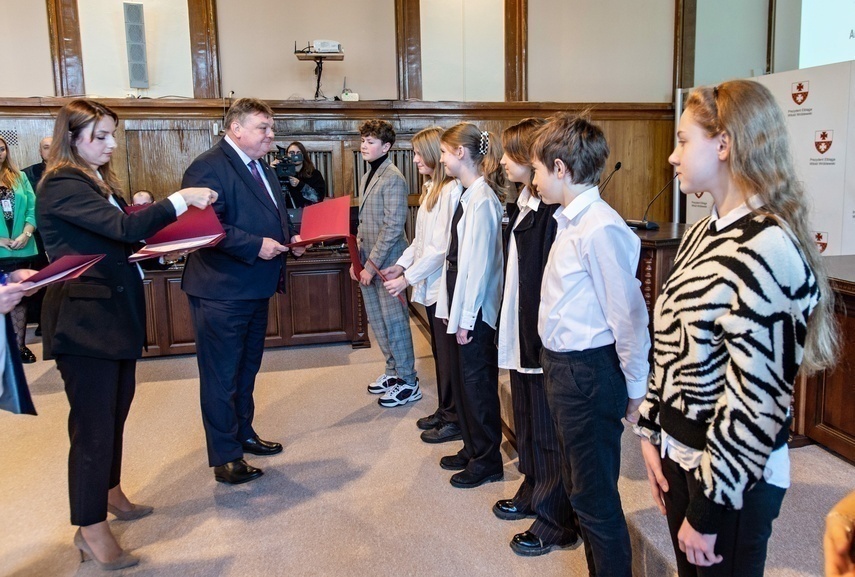 Elbląg, Kasa i klasa. Uczniowie dostali jednorazowe stypendia Elbląg, Kasa i klasa. Uczniowie dostali jednorazowe stypendia