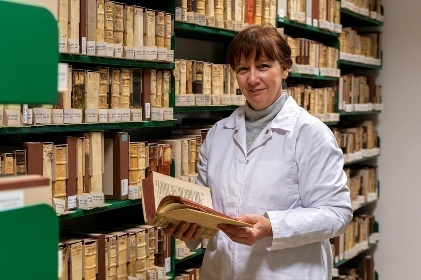 Elbląg, dr Dorota Jutrzenka-Supryn podczas pracy w Bibliotece Elbląskiej, Elbląg, dr Dorota Jutrzenka-Supryn podczas pracy w Bibliotece Elbląskiej,