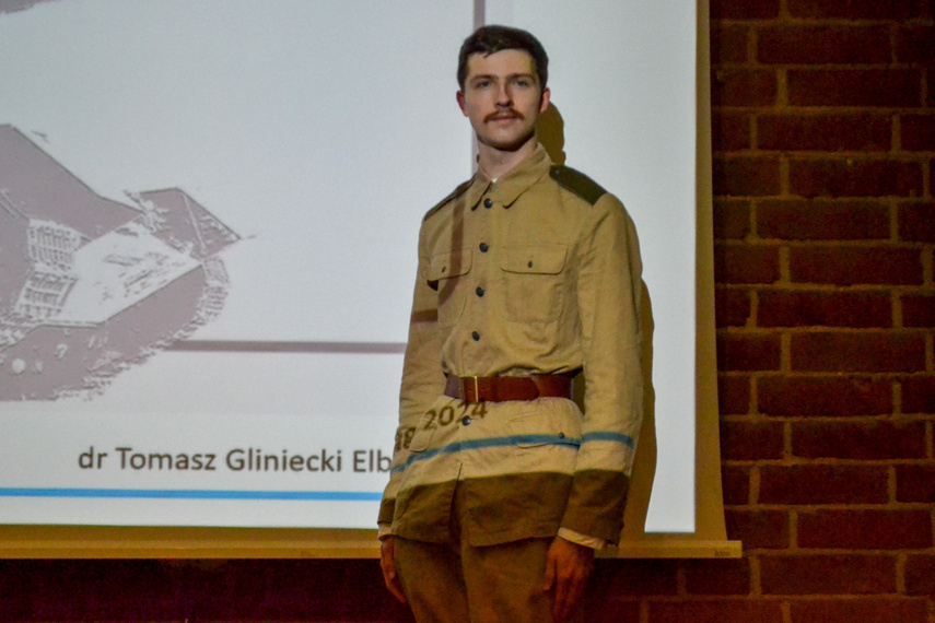 Elbląg, Jakub Dudzik w mundurze żołnierza armii polskiej formowanej w ZSRR w 1943 r. Elbląg, Jakub Dudzik w mundurze żołnierza armii polskiej formowanej w ZSRR w 1943 r.