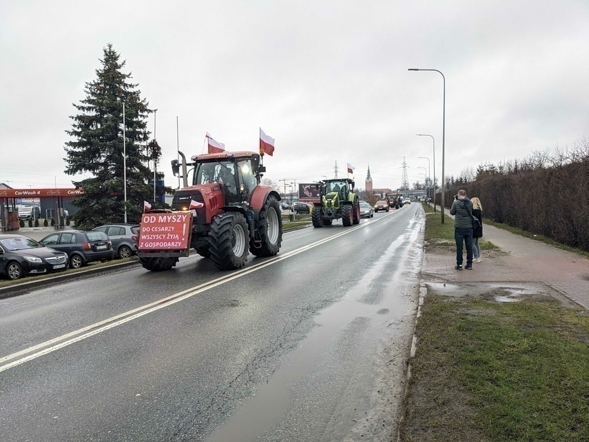 Elbląg, Sytuacja na rondzie przy Węźle Południe, kilkanaście minut po godz. 10 Elbląg, Sytuacja na rondzie przy Węźle Południe, kilkanaście minut po godz. 10