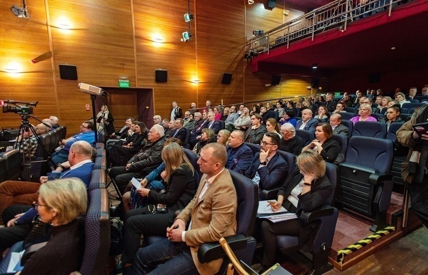 Elbląg, Debata była ostatnim punktem sesji,