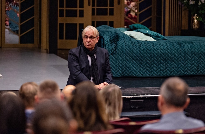 Elbląg, Mirosław Siedler na zdjęciu podczas spektaklu w Teatrze Elbląg, Mirosław Siedler na zdjęciu podczas spektaklu w Teatrze