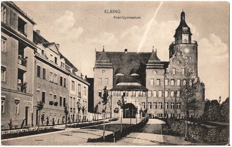 Elbląg, Gimnazjum Realne przed wojną, obecnie to siedziba Urzędu Miejskiego Elbląg, Gimnazjum Realne przed wojną, obecnie to siedziba Urzędu Miejskiego