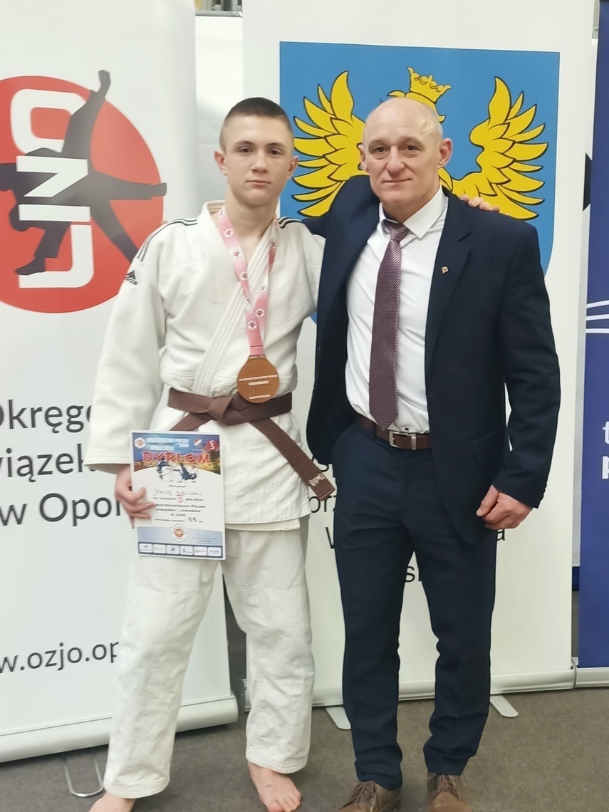Elbląg, Jakub Sielski (z lewej) wraz z trenerem Zbigniewem Wołoszyn