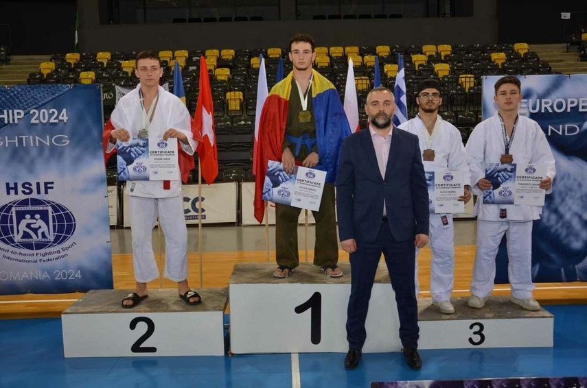 Elbląg, Jakub Kosiak (z lewej) zdobył srebry medal na ME