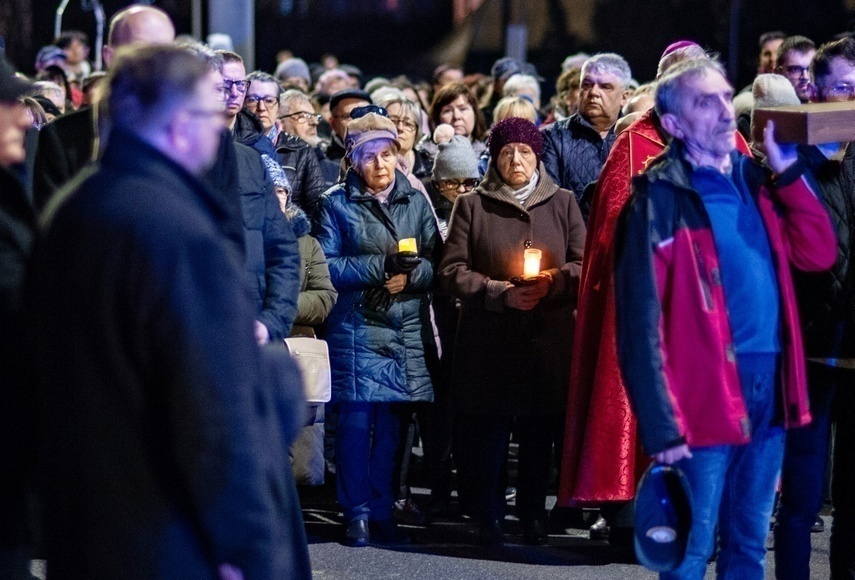 Elbląg, Wierni przeszli przez Elbląg w Drodze Krzyżowej Elbląg, Wierni przeszli przez Elbląg w Drodze Krzyżowej