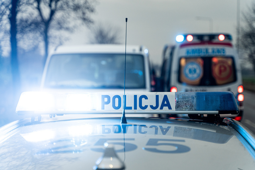 Elbląg, Rozbił BMW na drzewie Elbląg, Rozbił BMW na drzewie