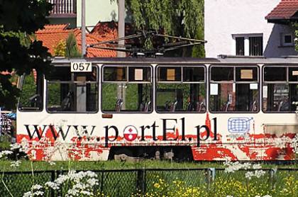 Elbląg, Forum Młodych PiS chce ujednolicenia barw elbląskich tramwajów i autobusów Elbląg, Forum Młodych PiS chce ujednolicenia barw elbląskich tramwajów i autobusów