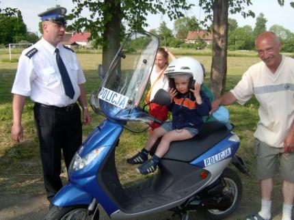 Elbląg, Z nowego motoroweru cieszą się nie tylko policjanci z Gronowa Elbląg, Z nowego motoroweru cieszą się nie tylko policjanci z Gronowa