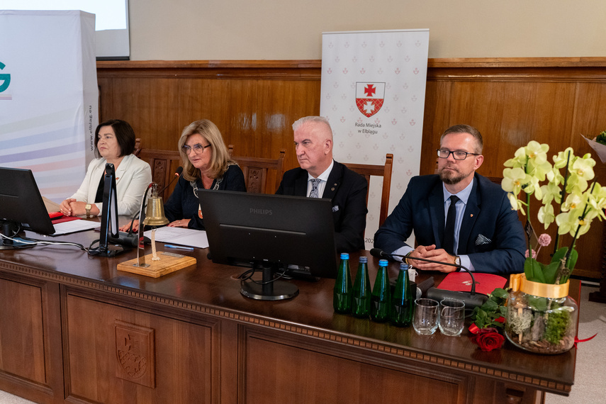 Elbląg, Prezydium Rady Miejskiej (od lewej): Małgorzata Adamowicz, Grażyna Kluge, Antoni Czyżyk, Rafał Traks Elbląg, Prezydium Rady Miejskiej (od lewej): Małgorzata Adamowicz, Grażyna Kluge, Antoni Czyżyk, Rafał Traks