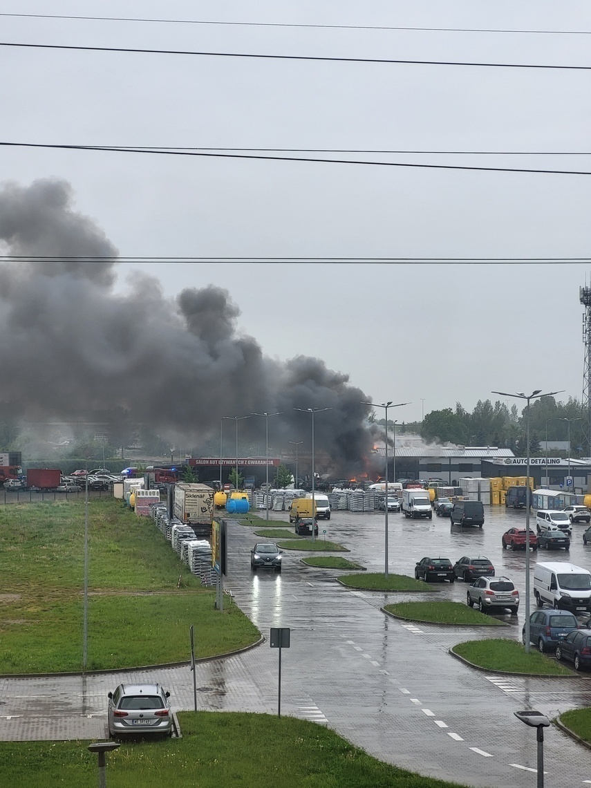 Elbląg, Pożar w autokomisie przy Warszawskiej Elbląg, Pożar w autokomisie przy Warszawskiej