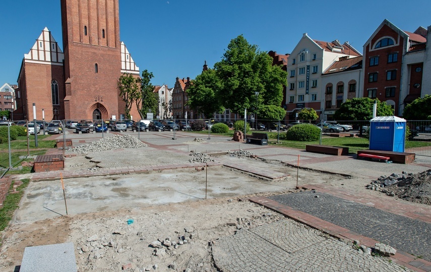 Elbląg, Remontują plac przy katedrze