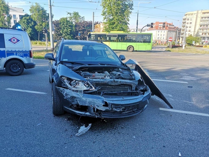Elbląg, Wjechała na czerwonym, straciła prawo jazdy Elbląg, Wjechała na czerwonym, straciła prawo jazdy