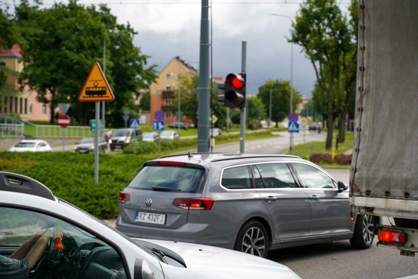 Elbląg, Czerwone włącza się co chwilę, a tramwaju nie widać (aktualizacja) Elbląg, Czerwone włącza się co chwilę, a tramwaju nie widać (aktualizacja)