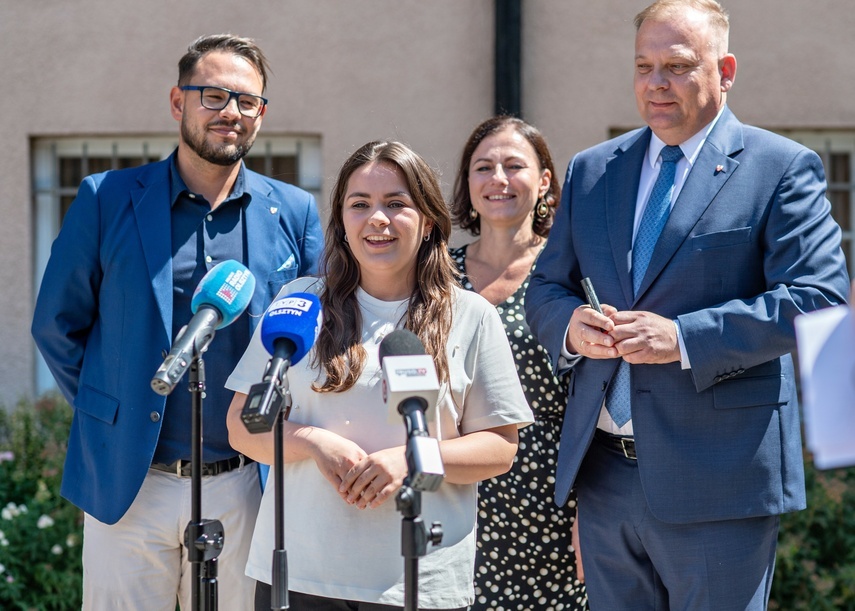 Elbląg, Sylwia Bożyk (na zdjęciu z przodu) została pełnomocnikiem prezydenta ds. dzieci i młodzieży Elbląg, Sylwia Bożyk (na zdjęciu z przodu) została pełnomocnikiem prezydenta ds. dzieci i młodzieży