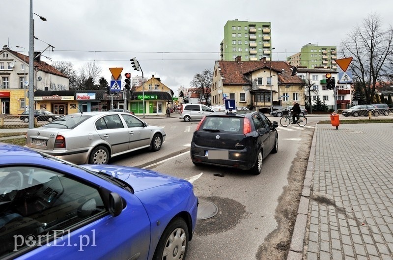 Elbląg, (fot. wyjazd z Mickiewicza przez Bema w kierunku Kościuszki. Tu będą zmiany w ruchu Elbląg, (fot. wyjazd z Mickiewicza przez Bema w kierunku Kościuszki. Tu będą zmiany w ruchu
