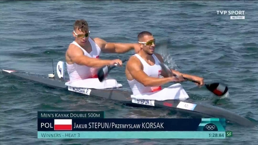 Elbląg, Jakub Stepun i Przemysław Korsak (z tyłu) na mecie zawodów w Paryżu Elbląg, Jakub Stepun i Przemysław Korsak (z tyłu) na mecie zawodów w Paryżu