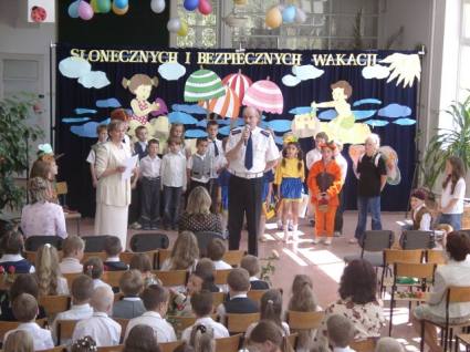 Elbląg, O tym, jak zachowywać się na drodze, mówił uczniom asp. Zenon Rosiński z elbląskiej drogówki Elbląg, O tym, jak zachowywać się na drodze, mówił uczniom asp. Zenon Rosiński z elbląskiej drogówki