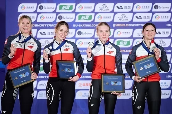 Elbląg, Wicemitrzynie świata, trzecia z lewej Kamila Stormowska Elbląg, Wicemitrzynie świata, trzecia z lewej Kamila Stormowska