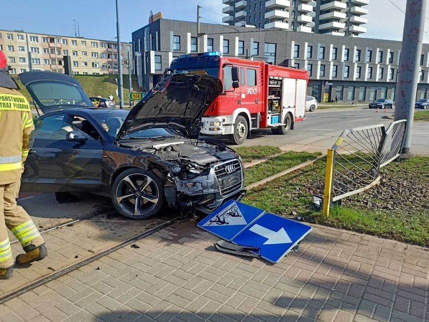 Elbląg, Osobówka wylądowała na torach Elbląg, Osobówka wylądowała na torach