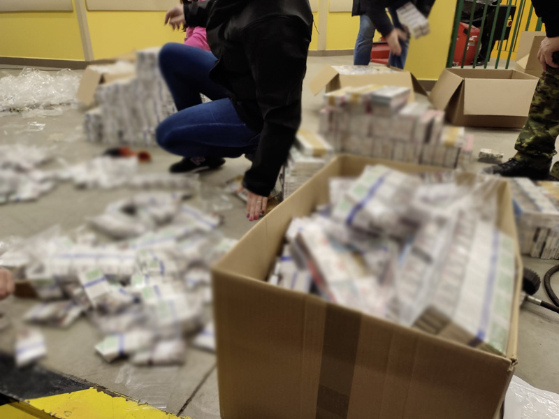 Elbląg, Tysiące papierosów w podwójnej podłodze Elbląg, Tysiące papierosów w podwójnej podłodze