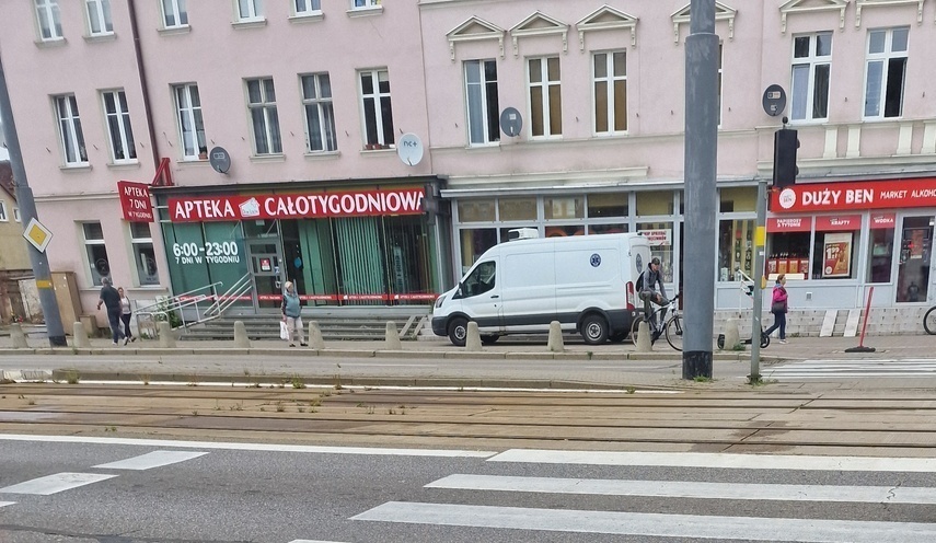 Elbląg, Czytelnik: Na tym chodniku panuje bezprawie Elbląg, Czytelnik: Na tym chodniku panuje bezprawie