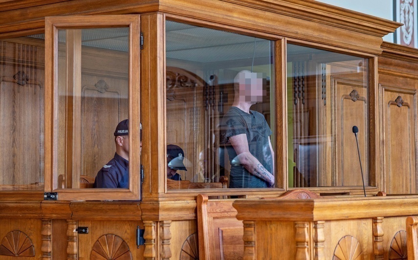Elbląg, Dymytro D. podczas w asyście policji,