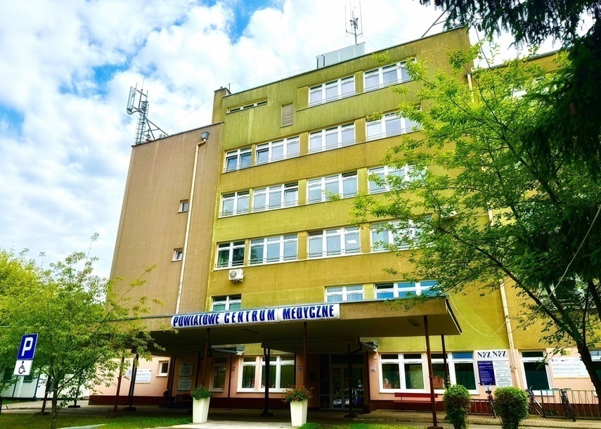 Elbląg, Szpitalne zamieszanie z polityką w tle