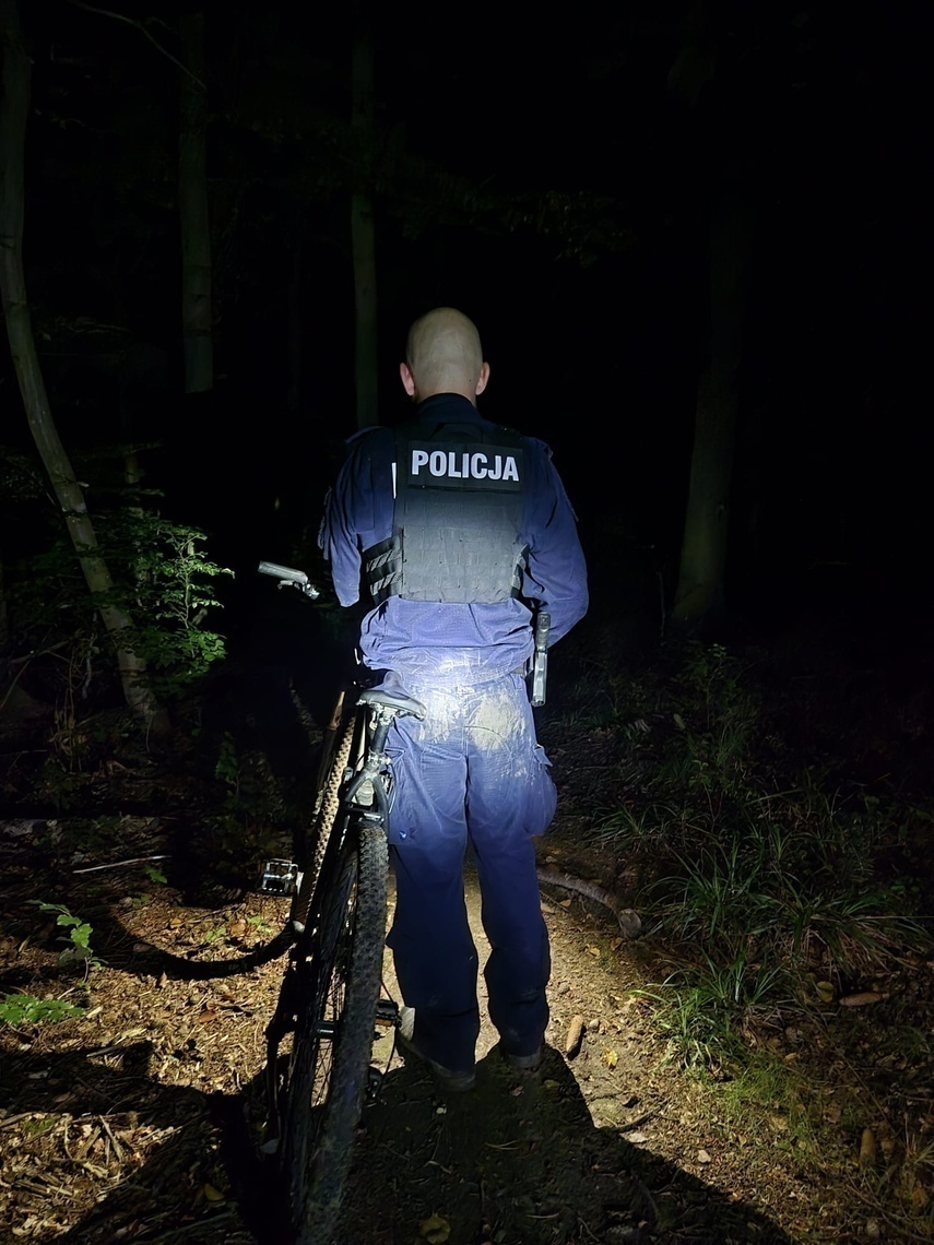 Elbląg, Policjanci z Elbląga odnaleźli rannego rowerzystę Elbląg, Policjanci z Elbląga odnaleźli rannego rowerzystę