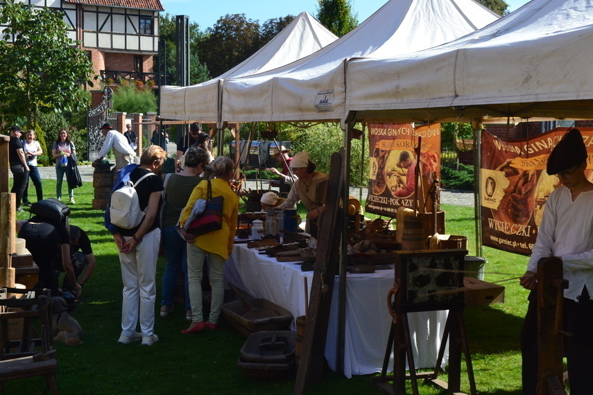 W Lipcach Reymontowskich na dziedzińcu Biblioteki [ Kultura ]