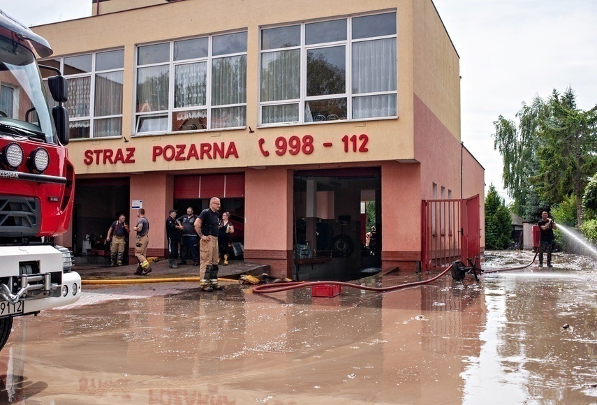 Elbląg, Dwie chętne firmy na remont remizy Elbląg, Dwie chętne firmy na remont remizy
