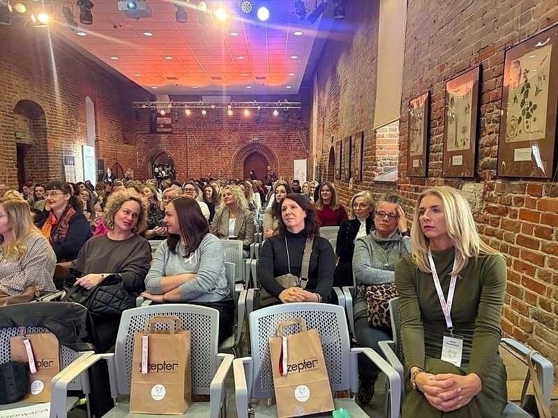 Elbląg, Konferencja odbyła się w Bibliotece Elbląskiej, pierwsza od prawej Hanna Szuszkiewicz, Elbląg, Konferencja odbyła się w Bibliotece Elbląskiej, pierwsza od prawej Hanna Szuszkiewicz,