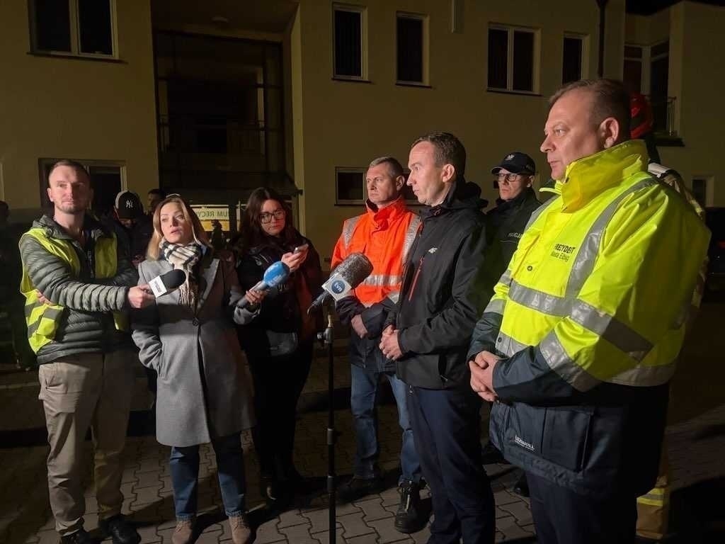 Elbląg, Konferencja prasowa po pożarze w sortowni odpadów, Elbląg, Konferencja prasowa po pożarze w sortowni odpadów,