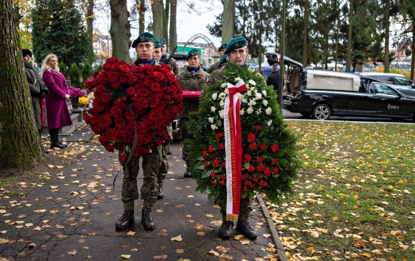 Prezydent RP odznaczył pośmiertnie Zdzisława Dubiellę. Dzisiaj odbył się pogrzeb [ Wiadomości ]