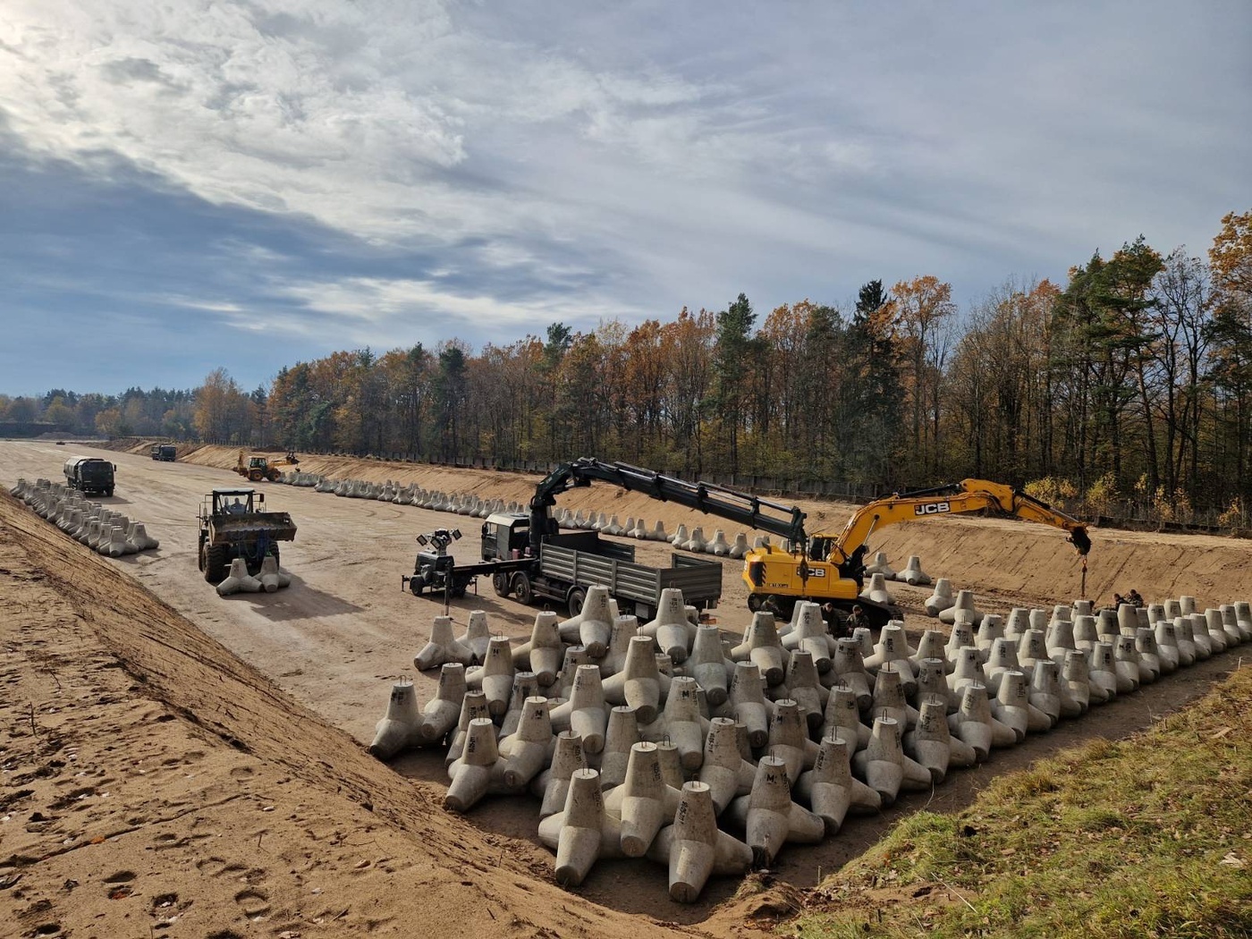 Elbląg, Ten skład znajduje się w niewielkiej odległości od granicy z Federacją Rosyjską. Elbląg, Ten skład znajduje się w niewielkiej odległości od granicy z Federacją Rosyjską.