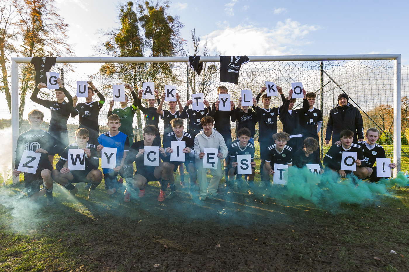 Elbląg, Dębowe chłopaki: Awans jest nasz, ten awans, on do nas należy...
