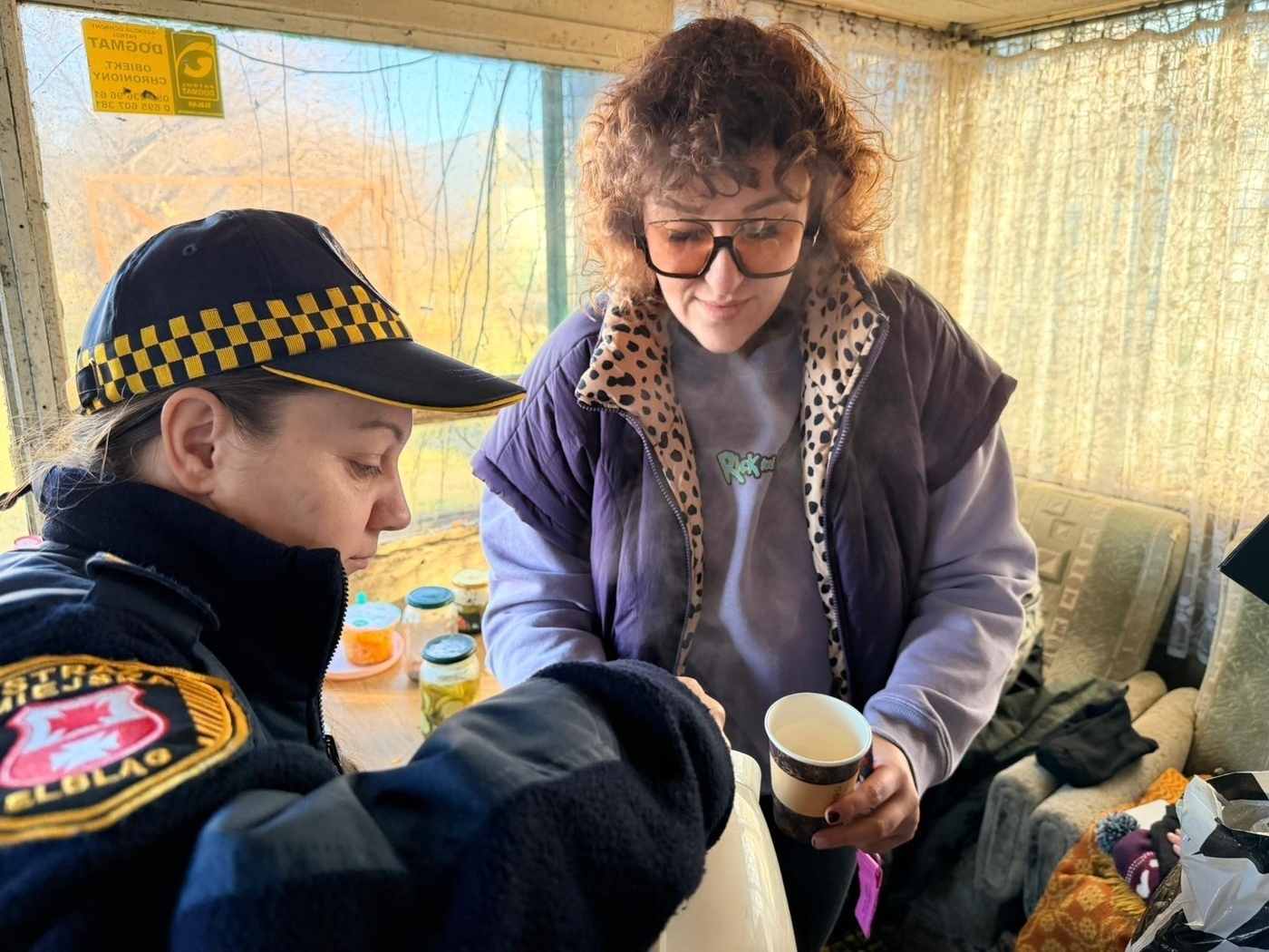 Elbląg, - Nie dawajmy osobom w kryzysie bezdomności ani jedzenia, ani pieniędzy, bo jest to wyręczanie, a nie pomaganie. Jeżeli taka osoba dostaje jedzenie na ulicy, to nie ma żadnej motywacji, żeby pójść do placówki - mówi Maria Kida-Stankiewicz . ECUS Elbląg, - Nie dawajmy osobom w kryzysie bezdomności ani jedzenia, ani pieniędzy, bo jest to wyręczanie, a nie pomaganie. Jeżeli taka osoba dostaje jedzenie na ulicy, to nie ma żadnej motywacji, żeby pójść do placówki - mówi Maria Kida-Stankiewicz . ECUS