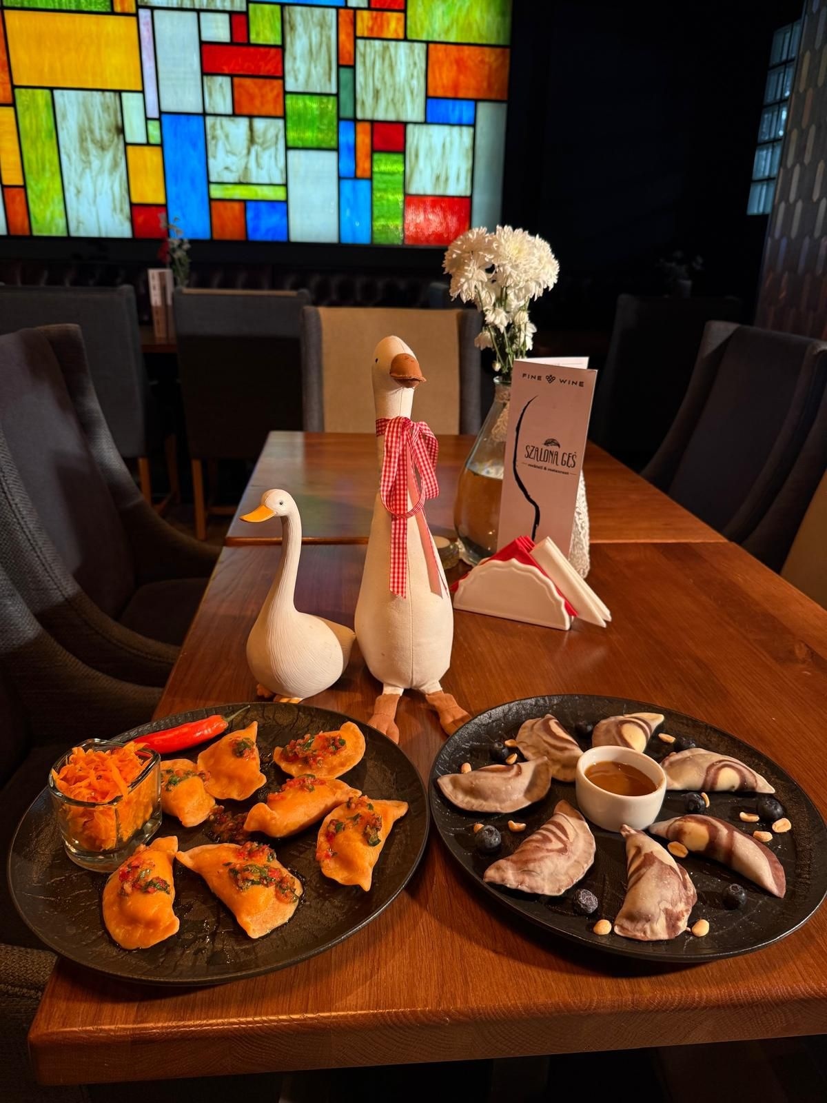 Zapraszamy na pierogi i firmowe wigilie do Szalonej Gęsi