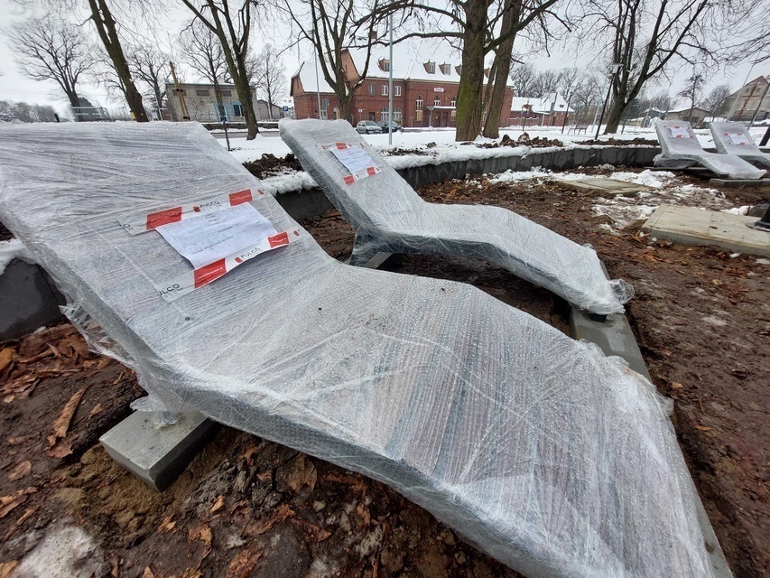 Elbląg, Na placu jest m.in. siłownia oraz miejsce do odpoczynku Elbląg, Na placu jest m.in. siłownia oraz miejsce do odpoczynku