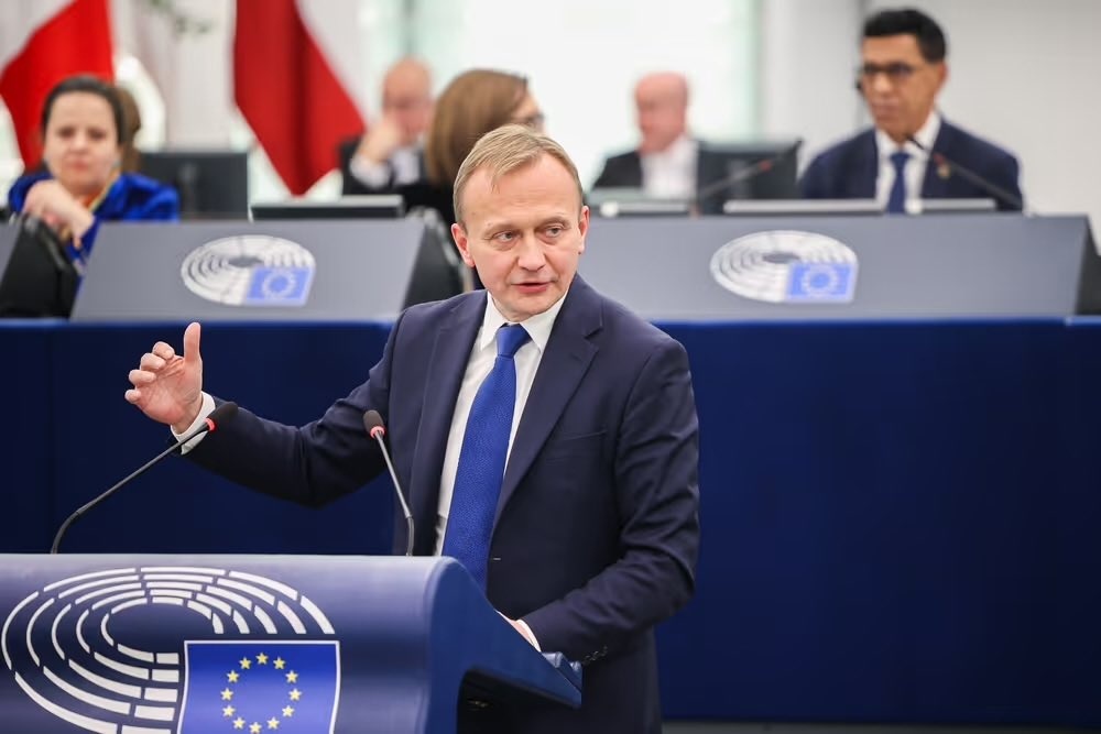 Elbląg, Piotr Serafin, komisarz ds. budżetu UE. Zdjęcie z profilu komisarza na platformie X